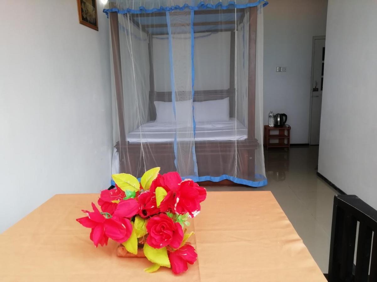 Rainbow Beach Resort Амбалангода Экстерьер фото